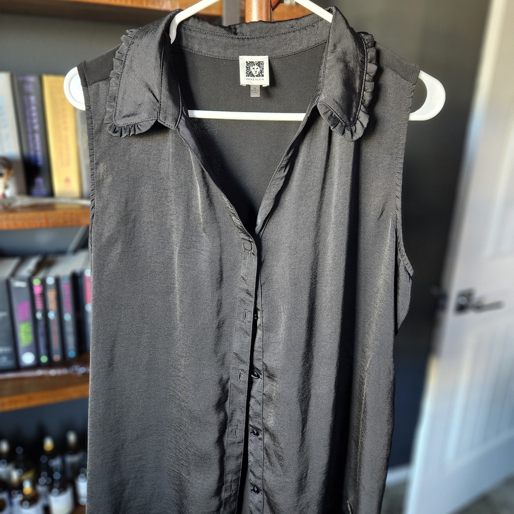 Black Sleeveless Blouse